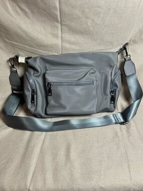 Versatile Gray Women's Crossbody Bag with Multiple Zip Pockets